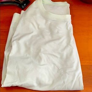 Lululemon Long Sleeve Tee! FAST & FREE SHIPPING!